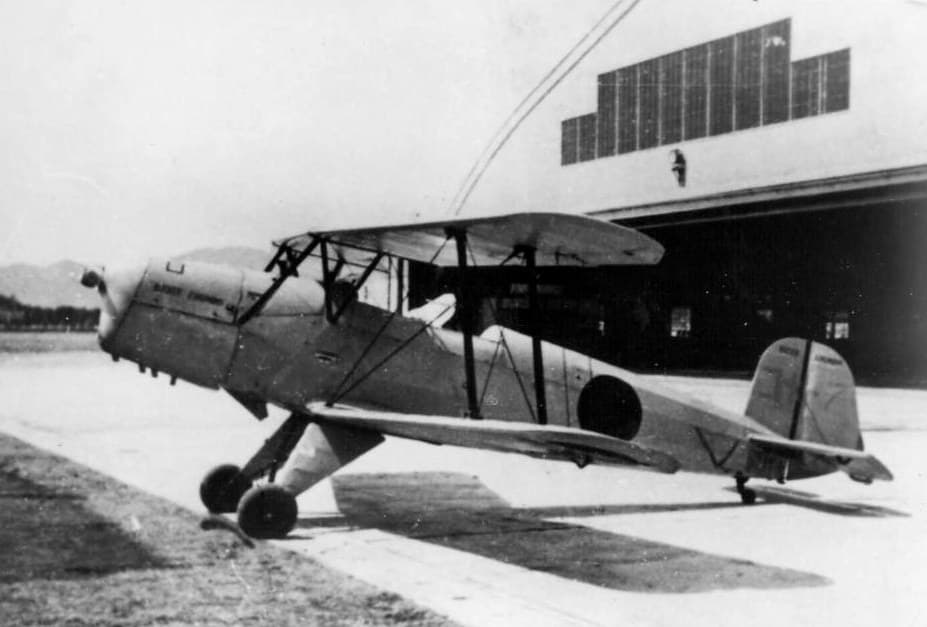 Un avion-école Kokusai Ki-86A, version construite sous licence au Japon pour l'armée impériale, photographié en 1945