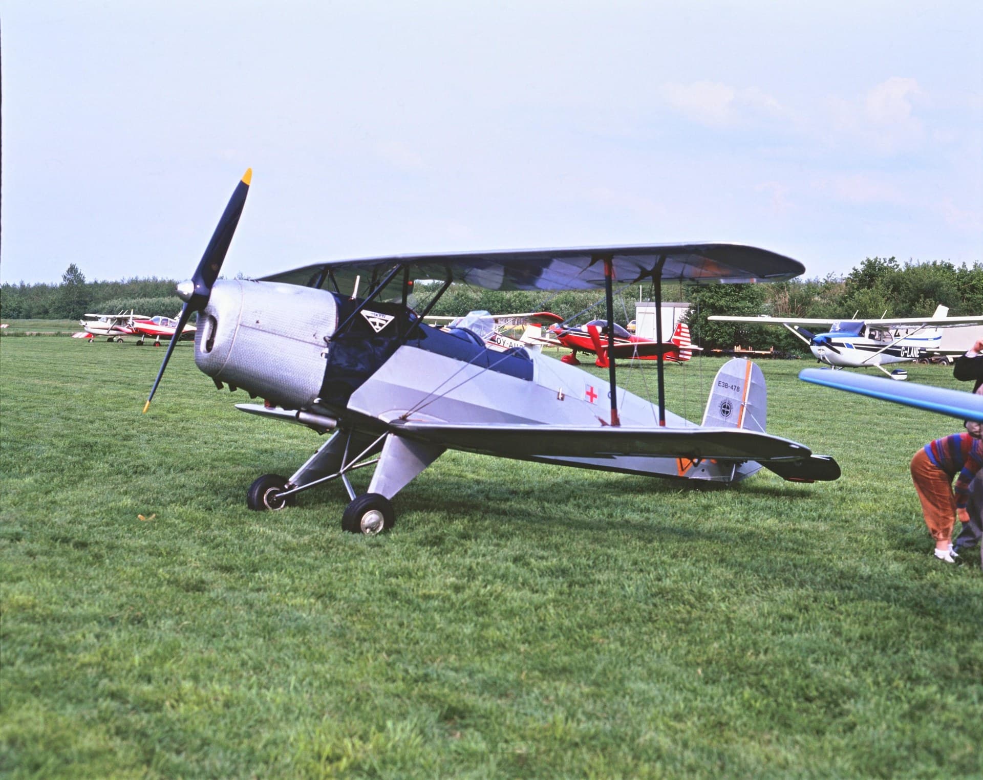 Un CASA 1.131E Jungmann de construction espagnole, immatriculé N131EB, sur un aérodrome américain