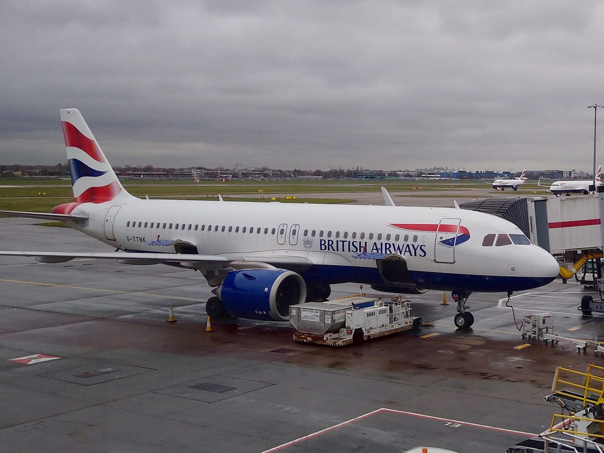 A British Airways Airbus A320neo, G-TTNK, on stand at Heathrow Terminal 5 in 2023.