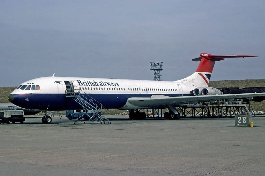 A British Airways Vickers Super VC10, G-ASGI, at Heathrow in September 1975, a BOAC aircraft repainted after the merger.