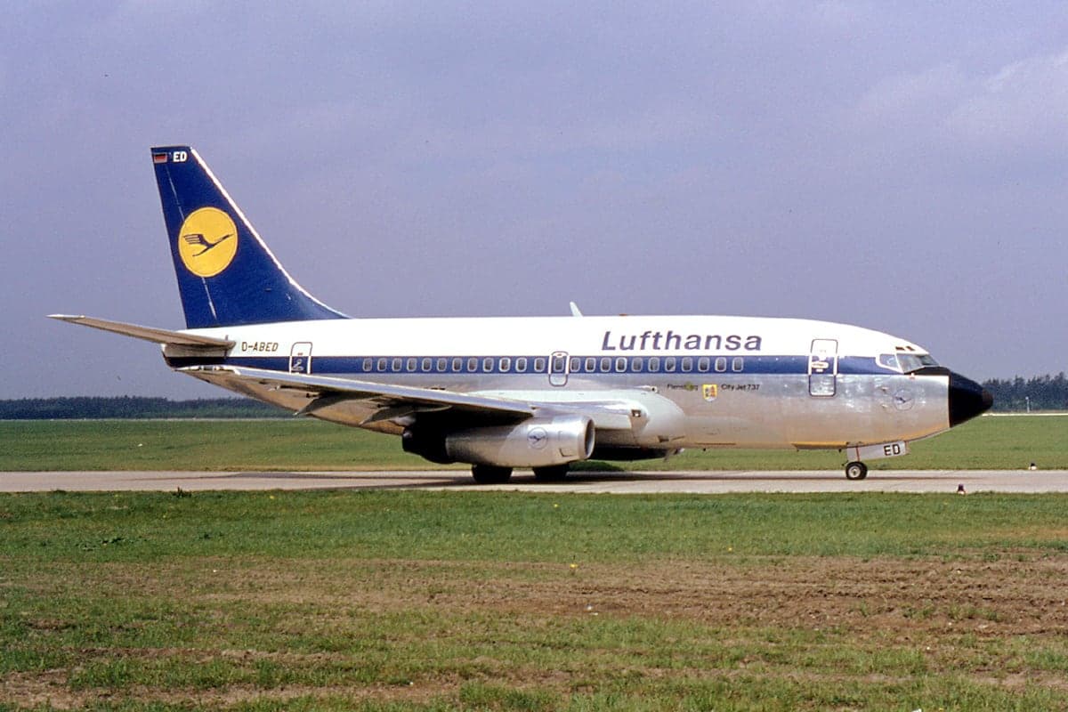 Lufthansa Boeing 737-130 D-ABED at Hanover in April 1968, the year the airline put the first 737s into service.