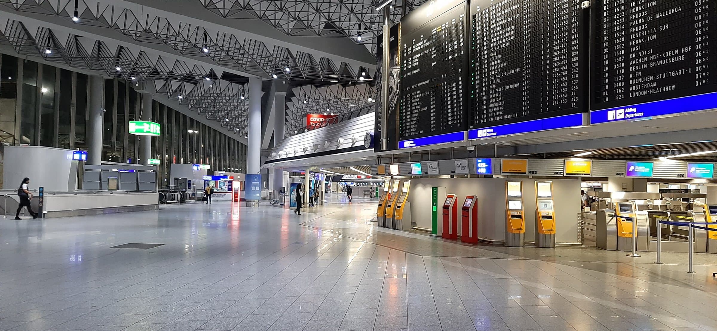 Le hall des départs de l'aérogare 1 en 2021