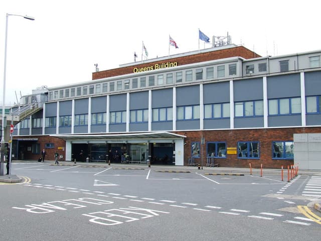 The Queens Building of 1955 still standing in the central area in 2007, a few years before it was demolished for the new Terminal 2