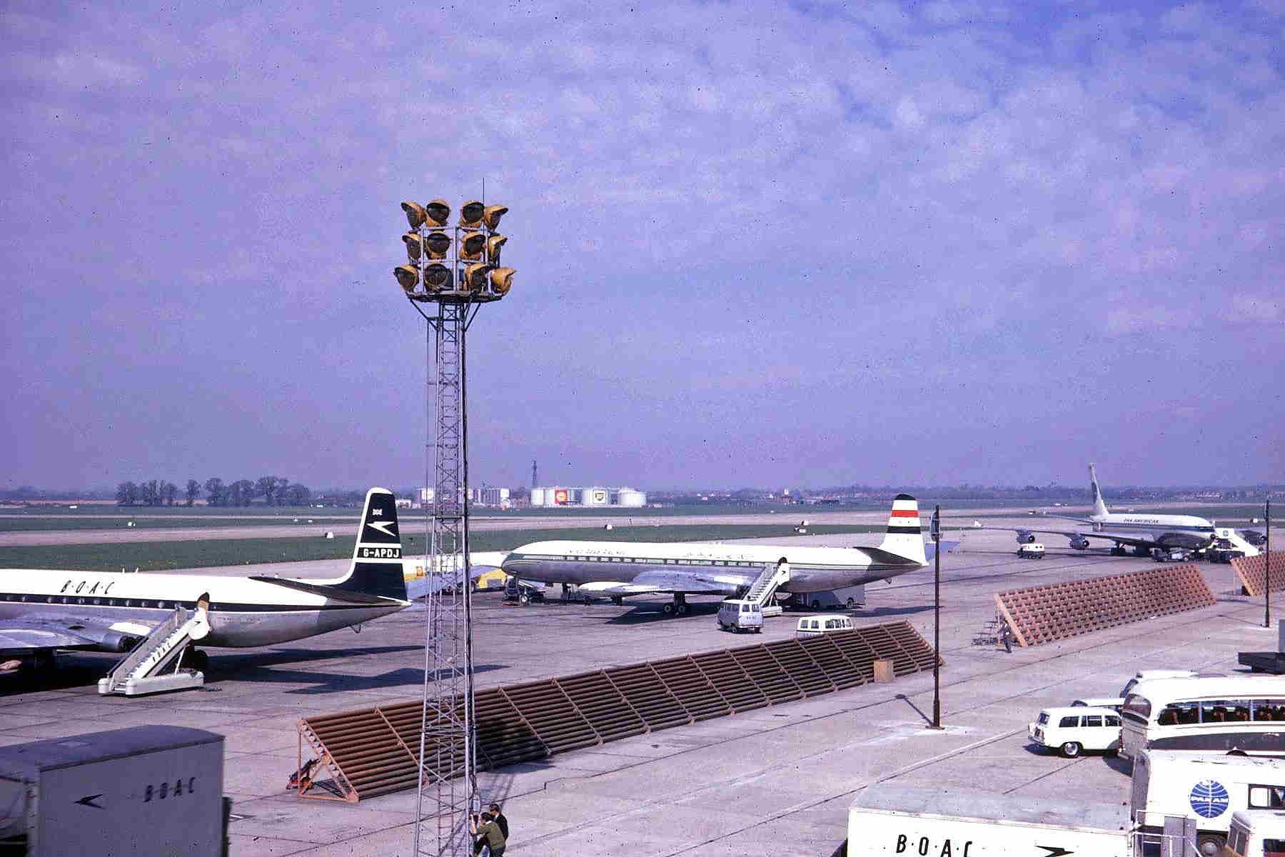 The apron seen from Terminal 3 in May 1963, with a United Arab Airlines Comet 4C among the aircraft