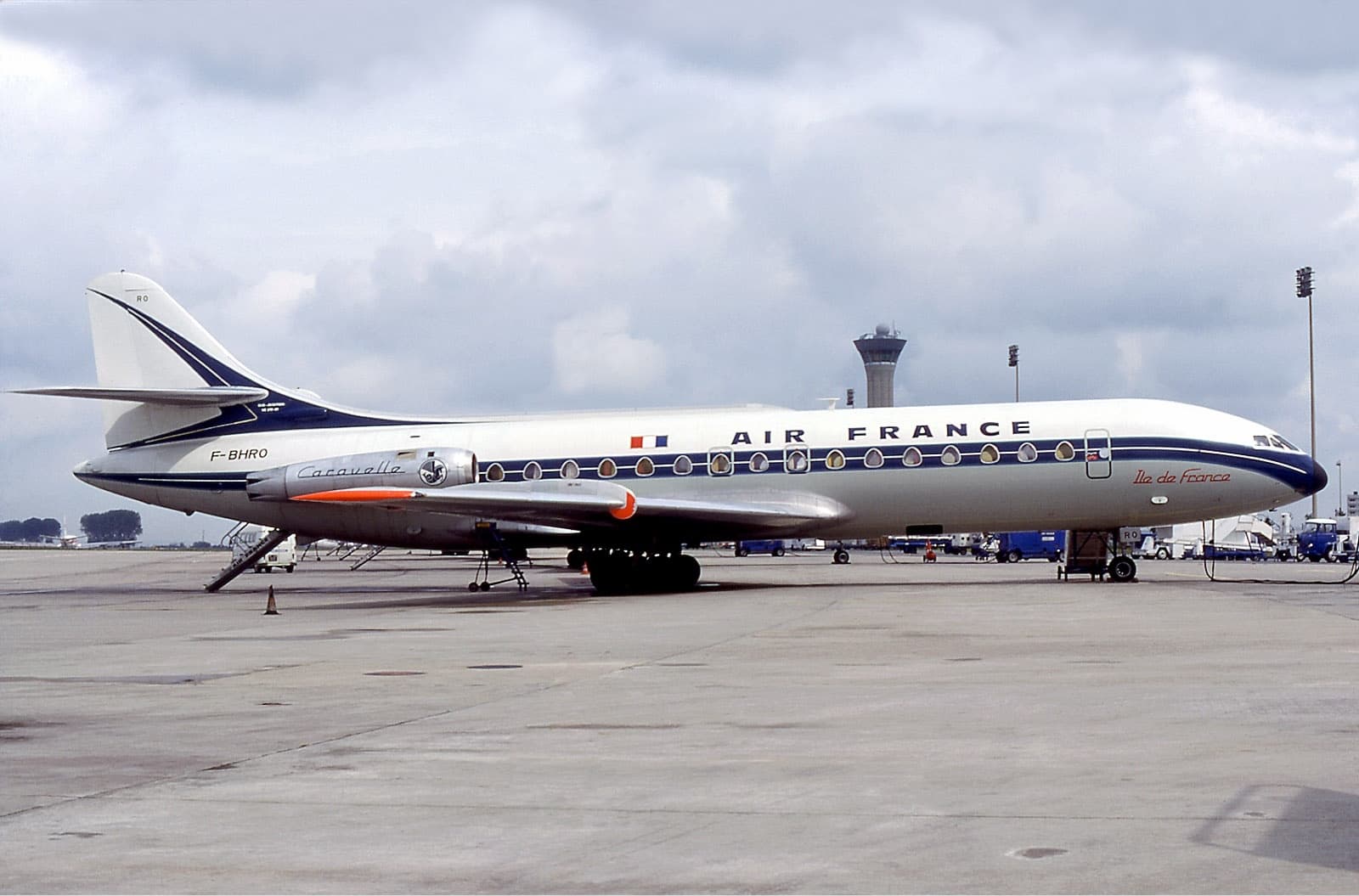An Air France Caravelle at Charles de Gaulle in August 1977, three years after the airport opened, with its first control tower behind