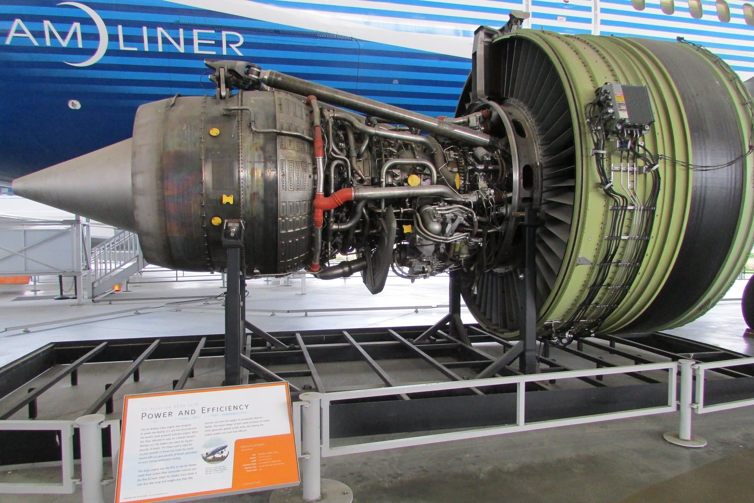 Un General Electric GE90-115B exposé en 2024