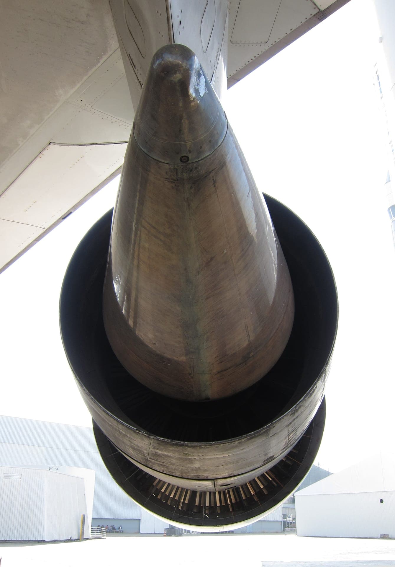 The number 4 JT9D of the Air France Boeing 747-100 at Le Bourget, seen from behind