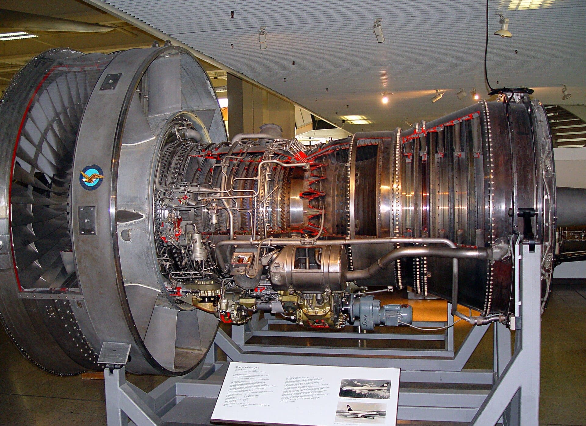 The sectioned JT9D at the Deutsches Museum in Munich, seen from the side with its fan, compressors and turbines exposed