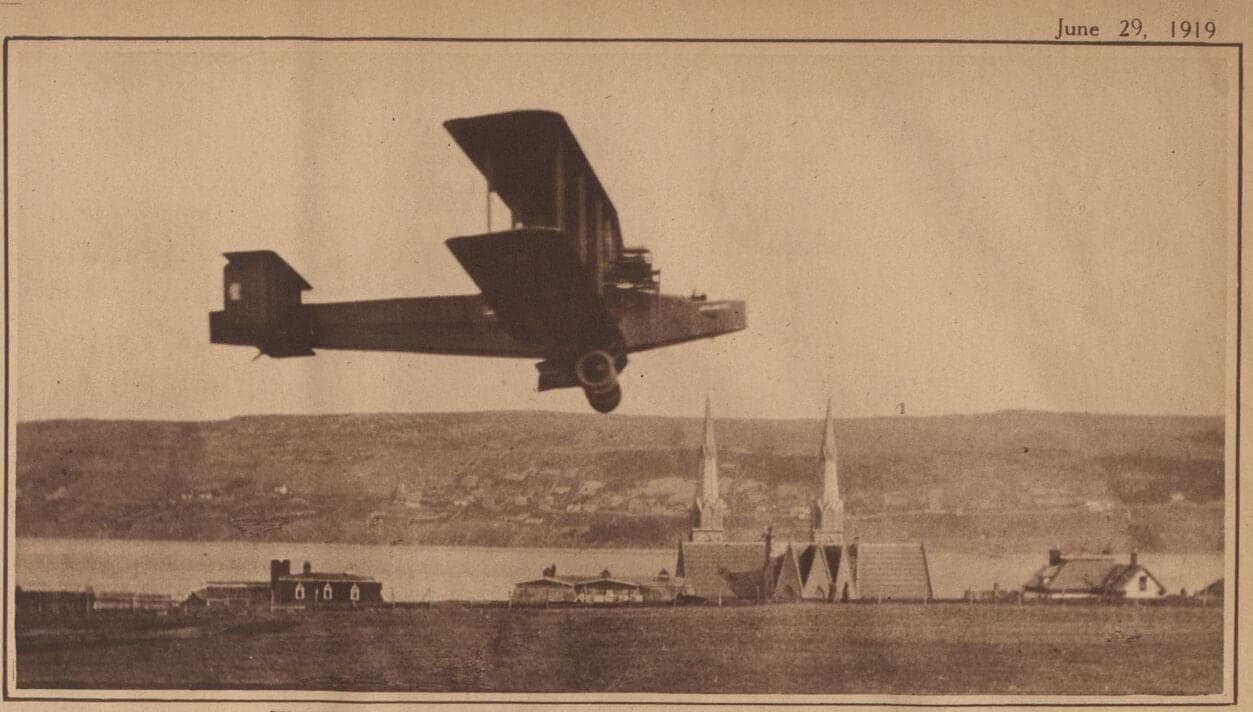 Le Handley Page V/1500 Atlantic en vol d'essai à Harbour Grace (Terre-Neuve)