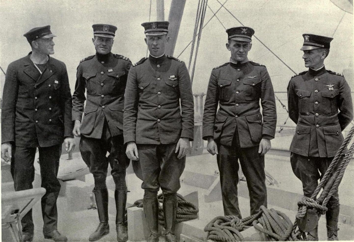 L'équipage du NC-4, Albert C. Read à droite