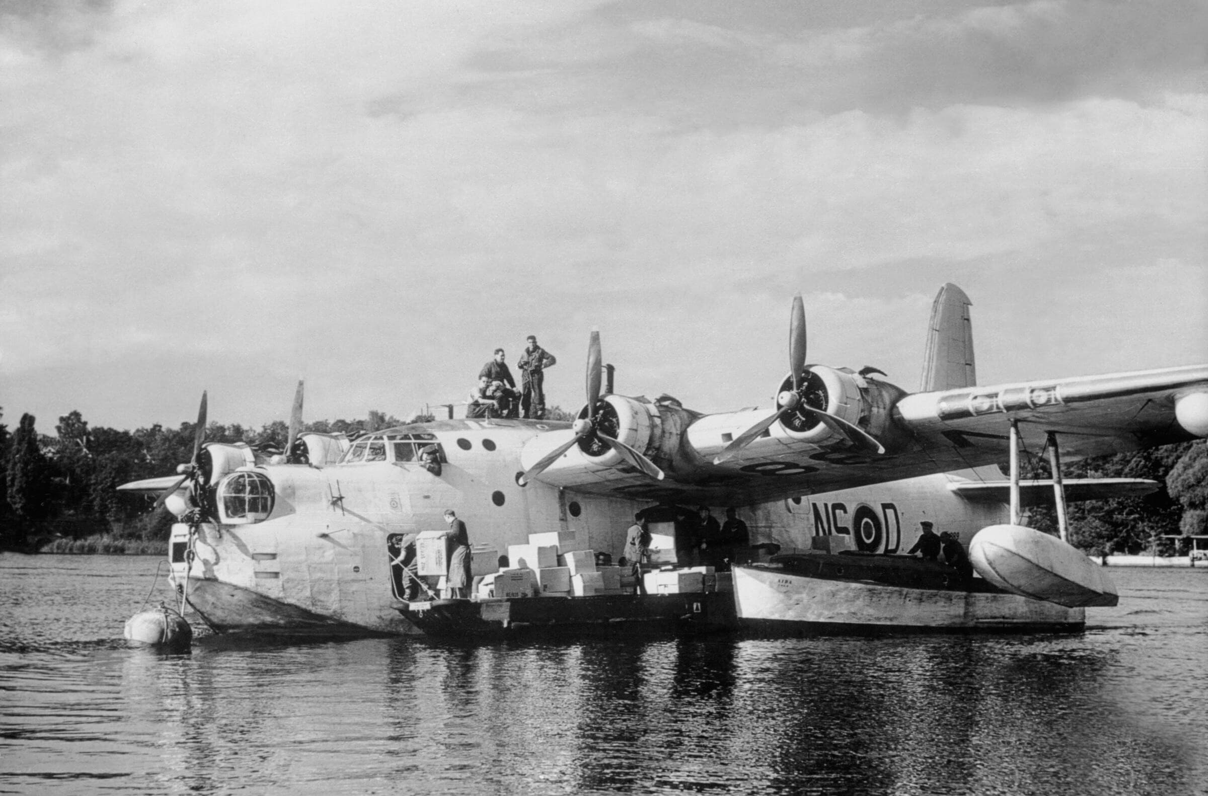 Un hydravion Sunderland de la RAF sur la Havel pendant le pont aérien, en 1948