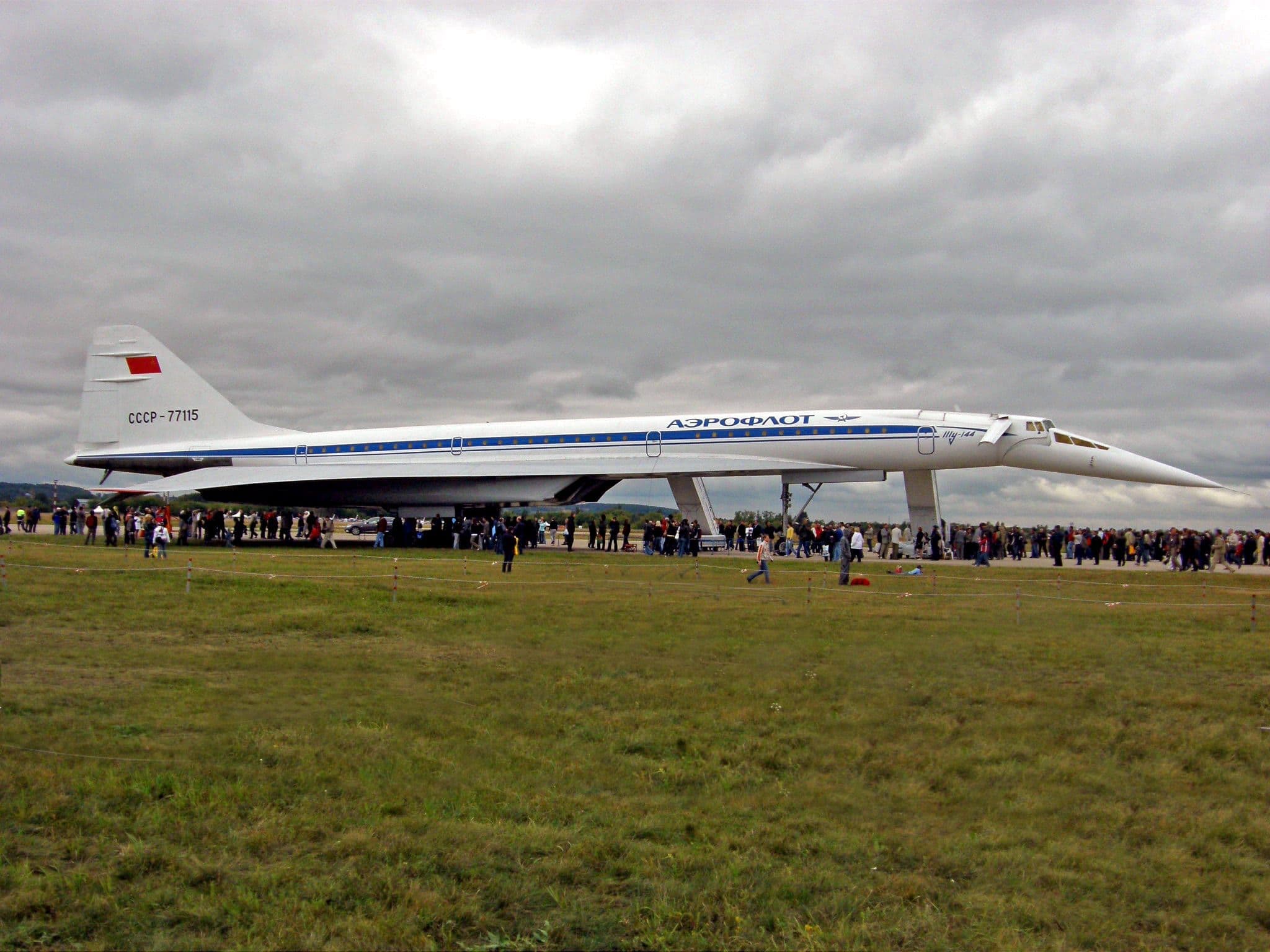 Un Tupolev Tu-144 conservé en Russie en 2009, l'avion de ligne supersonique soviétique qui vola deux mois avant Concorde