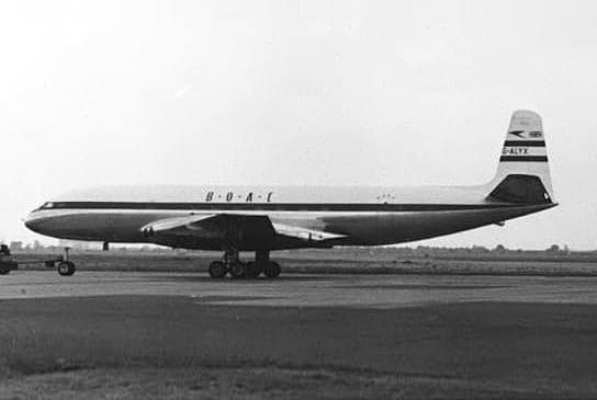 Le Comet 1 G-ALYX de la BOAC à Heathrow en 1953, pendant la première année pleine d'exploitation de la flotte