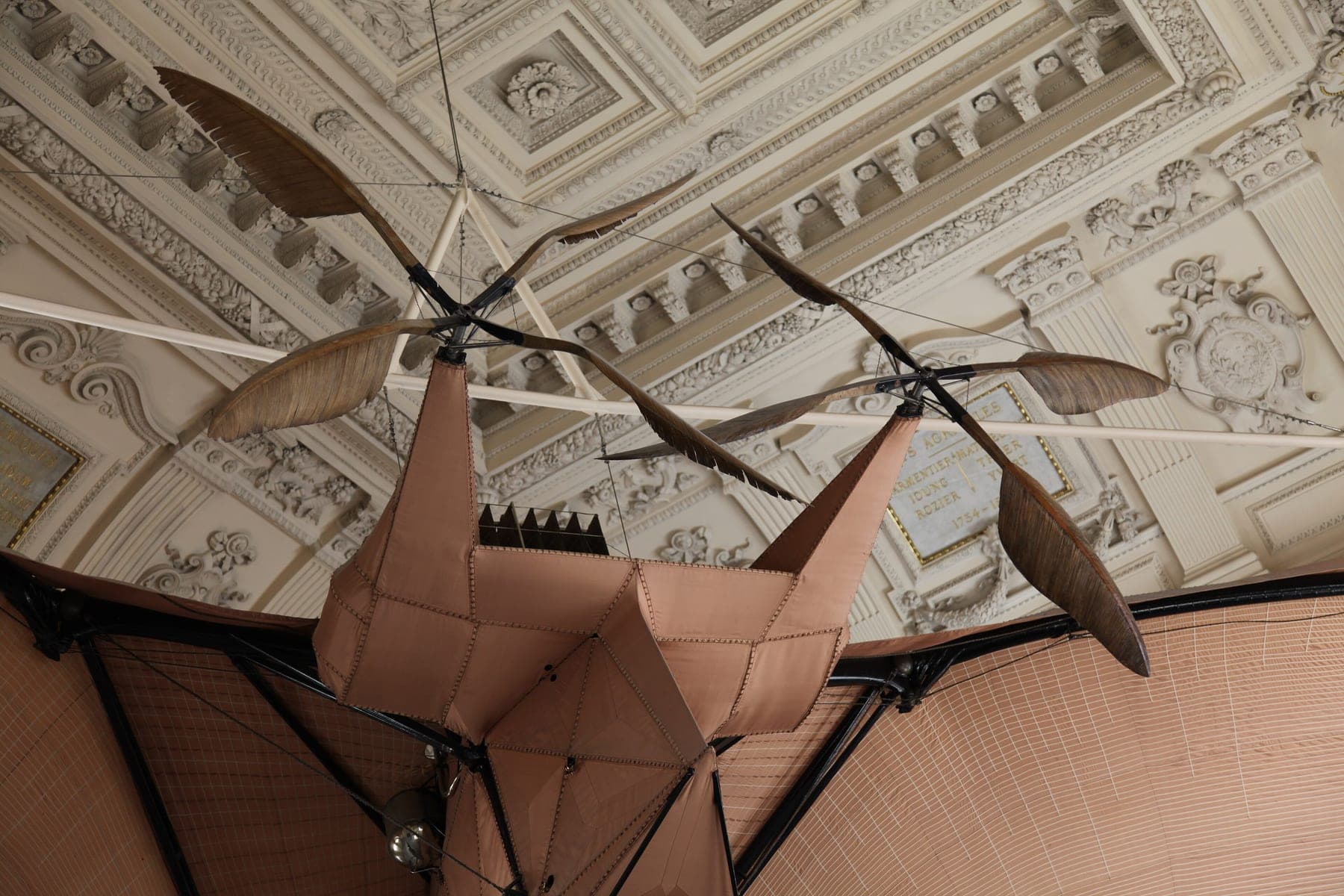 L'Avion III de Clément Ader, aux ailes de chauve-souris, conservé au Musée des arts et métiers à Paris.
