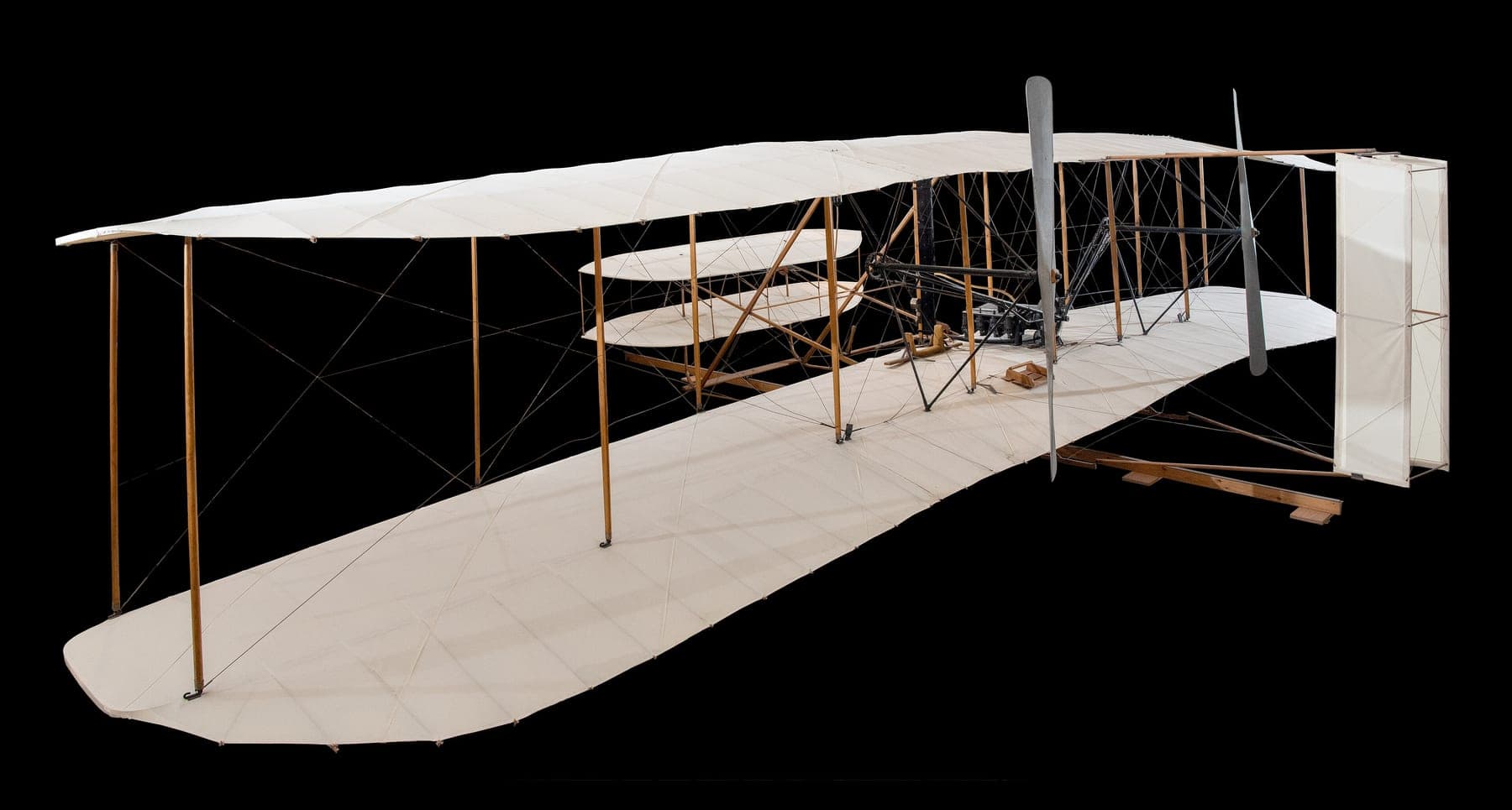 Le Wright Flyer original de 1903 exposé dans la galerie des frères Wright du National Air and Space Museum.