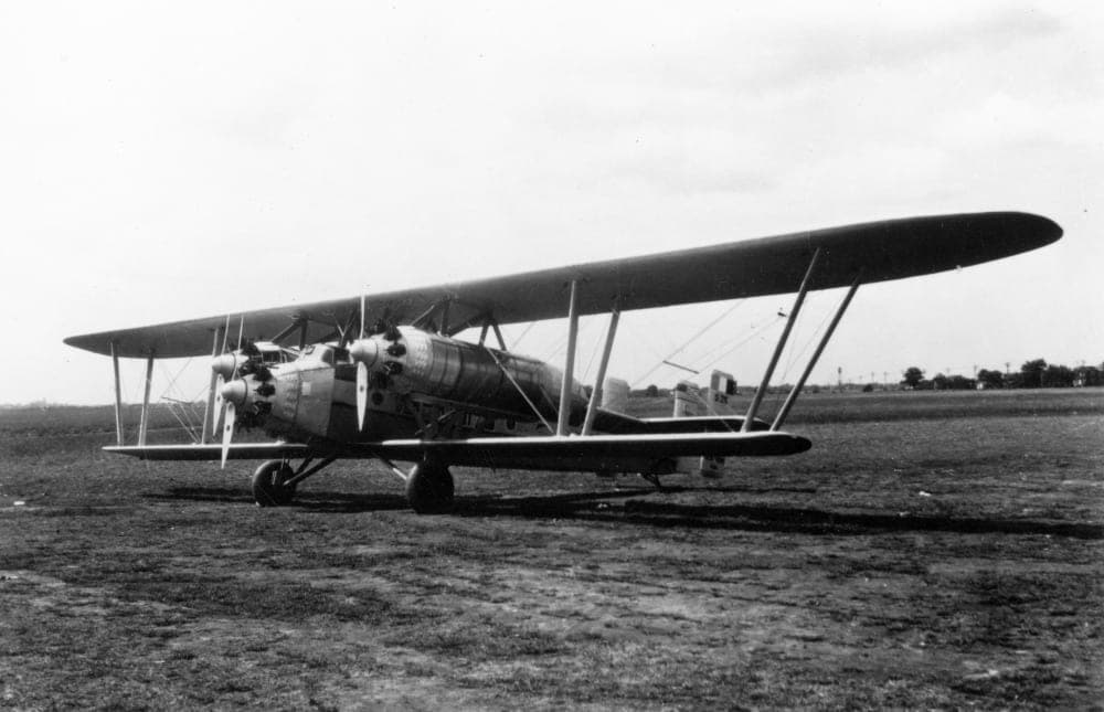 Le trimoteur Sikorsky S-35 de René Fonck, premier concurrent sérieux pour le prix Orteig.