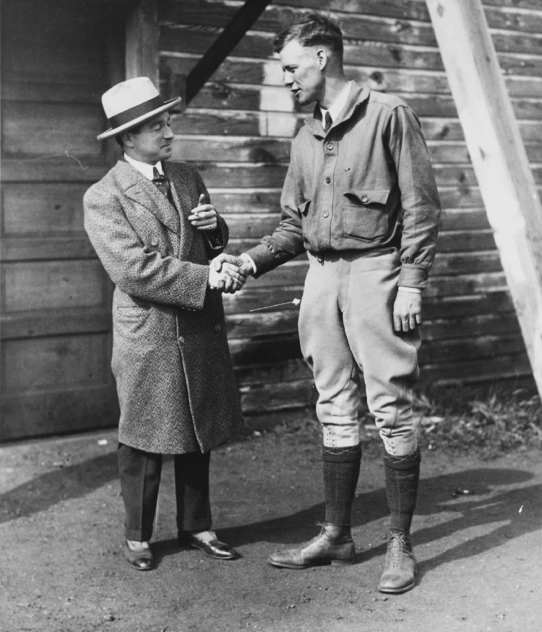 Lindbergh avec l'as français de la Grande Guerre René Fonck, dont la tentative pour le prix s'était achevée par un accident mortel au décollage.