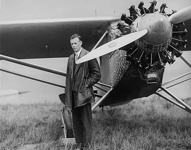 Lindbergh avec le Spirit à Sand Point, à Seattle, l'une des quatre-vingt-deux villes de sa tournée des États-Unis.