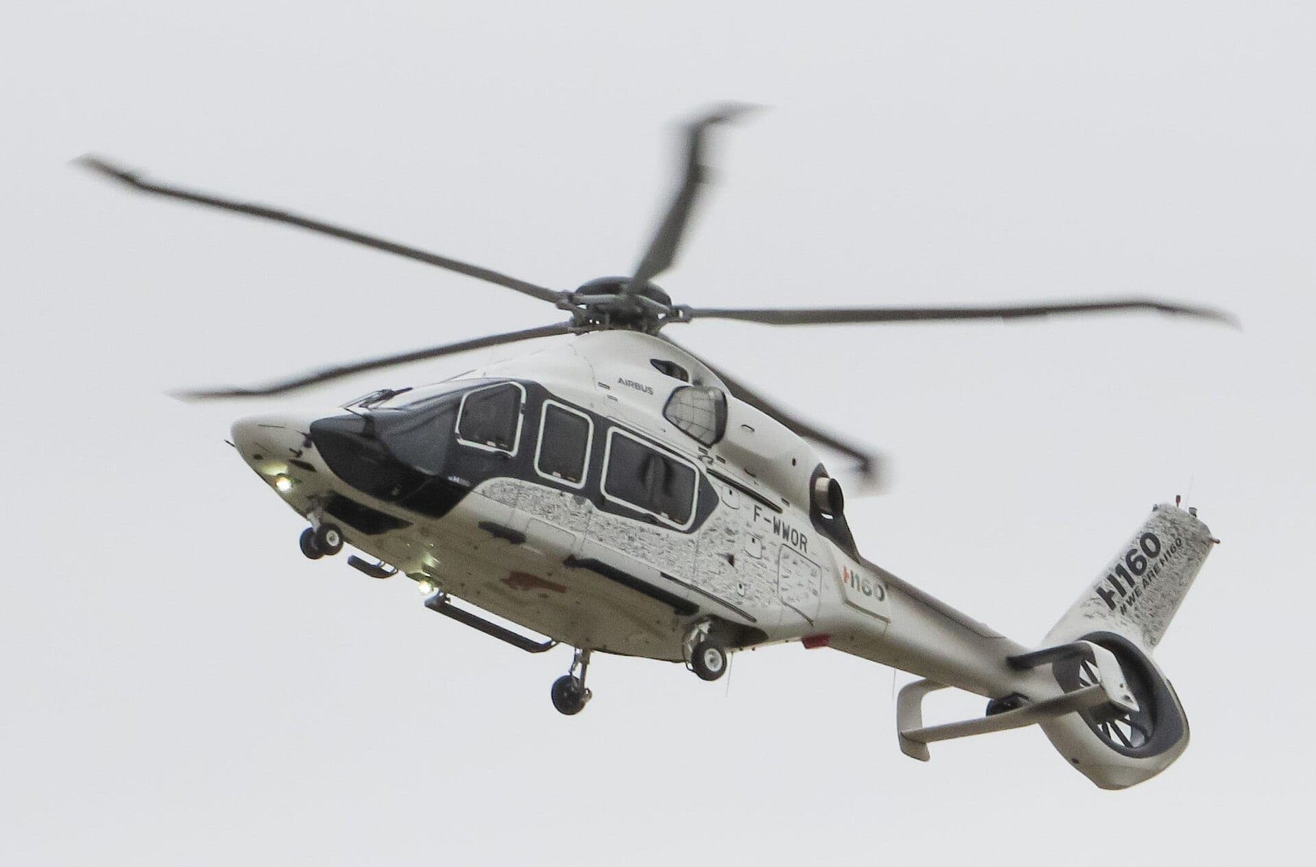 Un Airbus Helicopters H160 et son Fenestron incliné