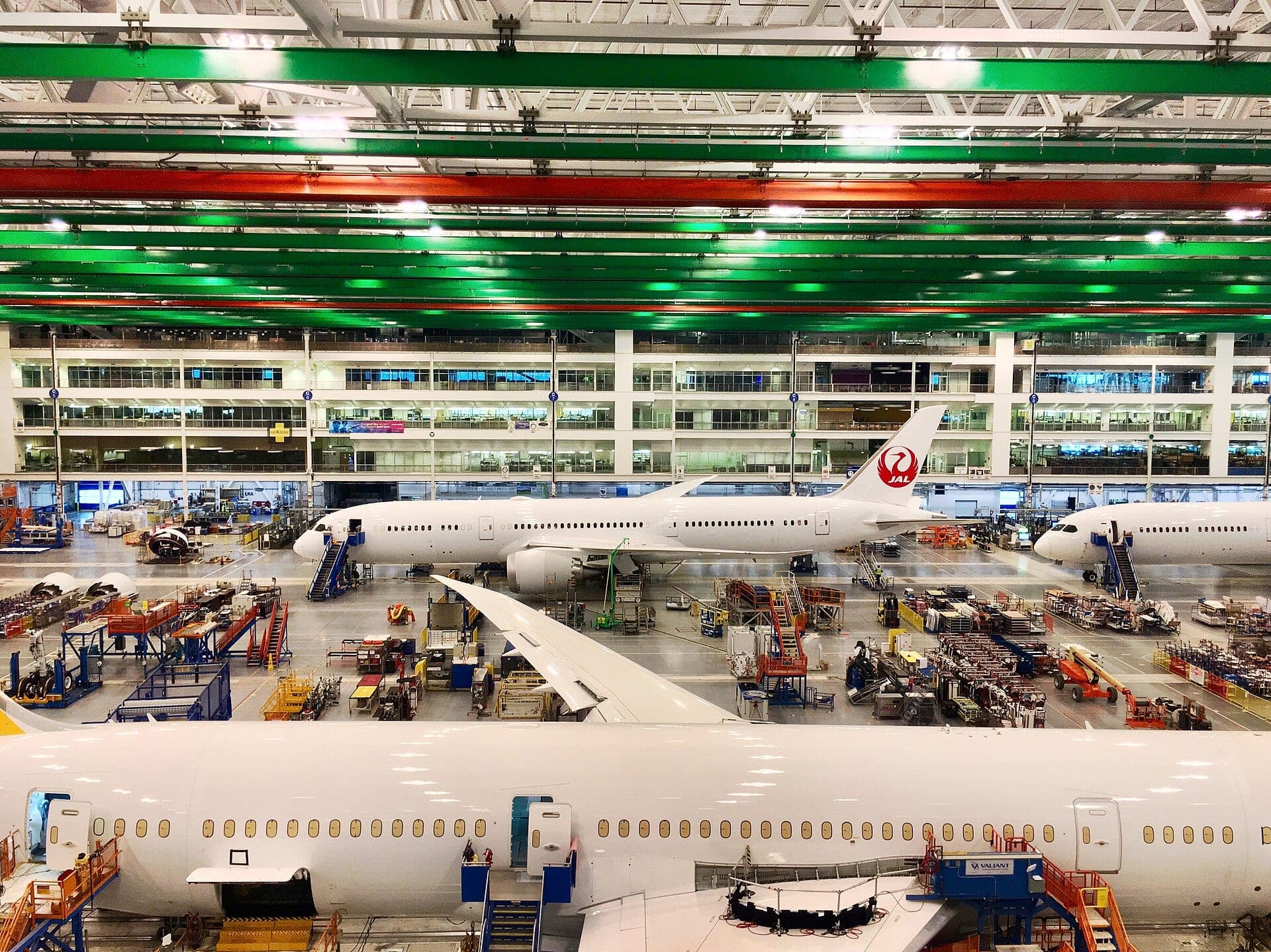 Un 787-9 de Japan Airlines sur la chaîne d'assemblage final de Boeing South Carolina