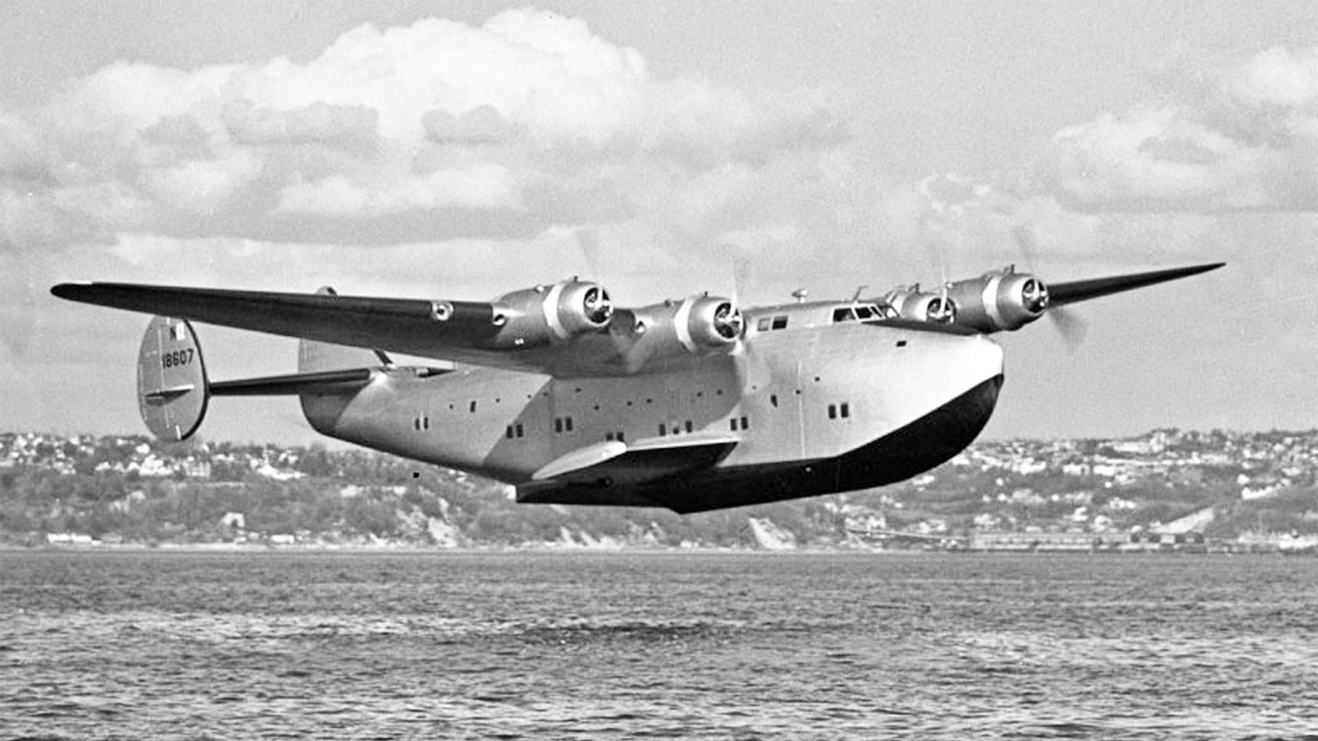 Un hydravion Boeing 314 Clipper en vol, vers 1941