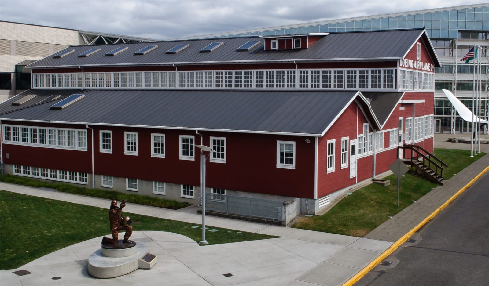 La Red Barn, bâtiment d'usine en bois de 1909 où Boeing débuta, conservée au Museum of Flight de Seattle