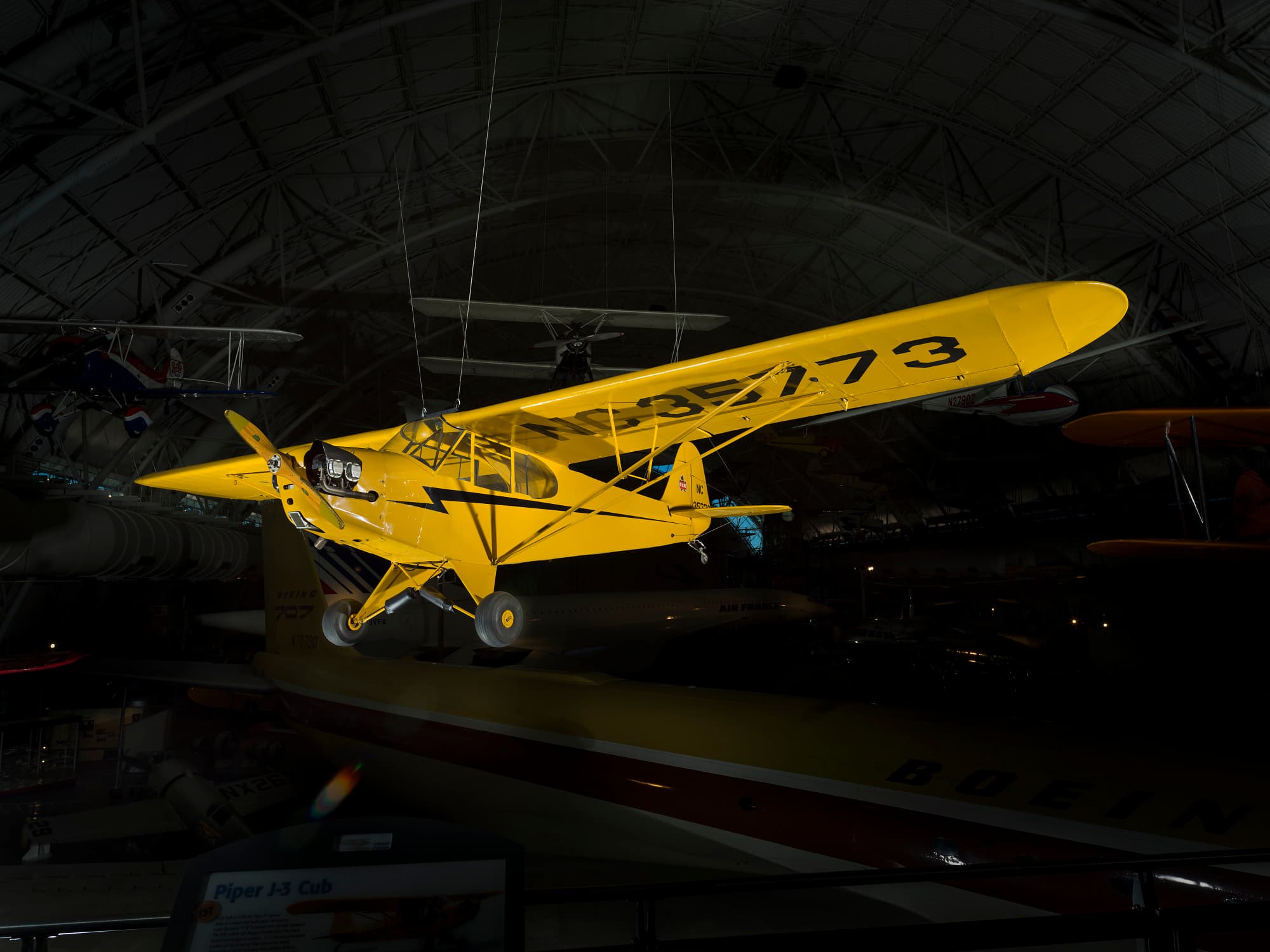 Un Piper J-3 Cub, l'avion qui fit le nom de l'entreprise