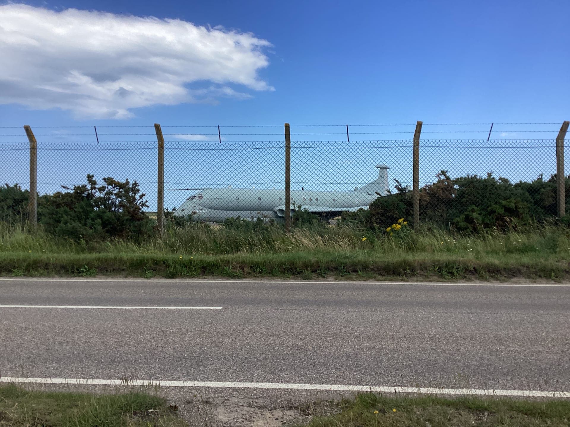 Un Hawker Siddeley Nimrod de patrouille maritime à la base de la RAF de Kinloss, la dérivée profondément modifiée du Comet 4C qui offrit à la cellule une seconde carrière