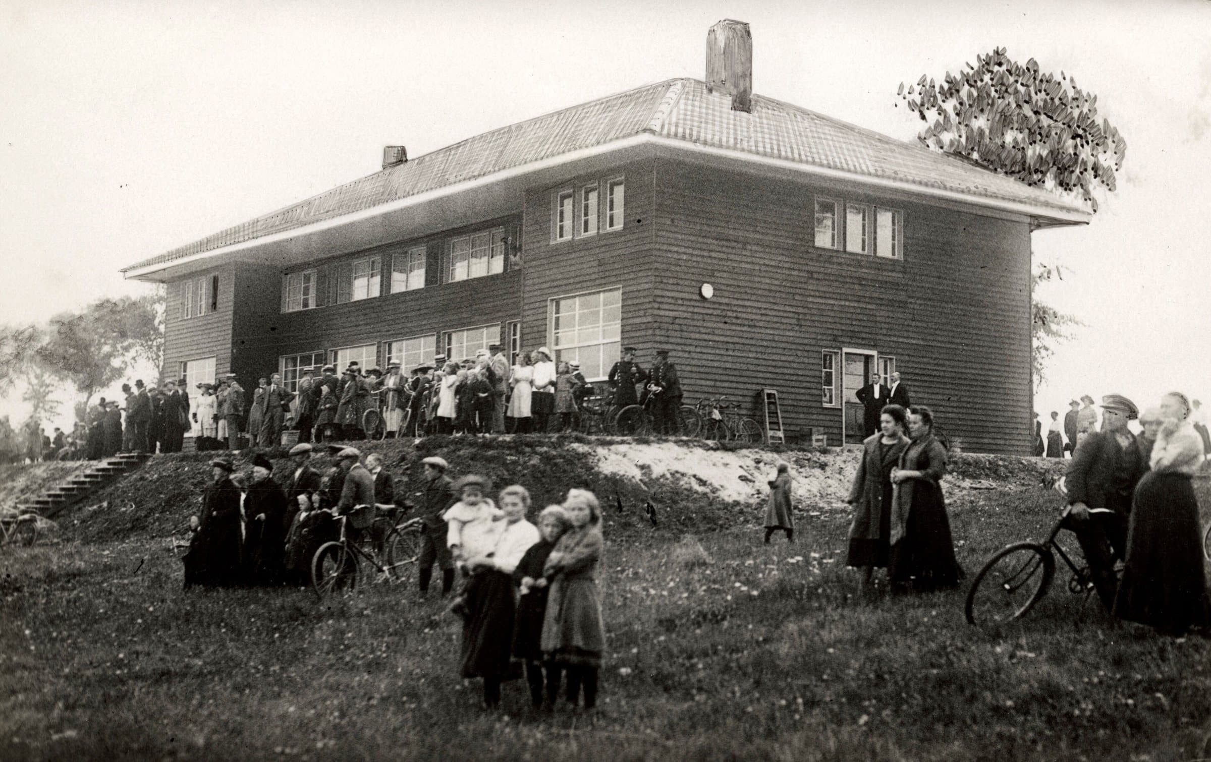 The airfield's new restaurant, opened in 1921, with visitors on the grass in front
