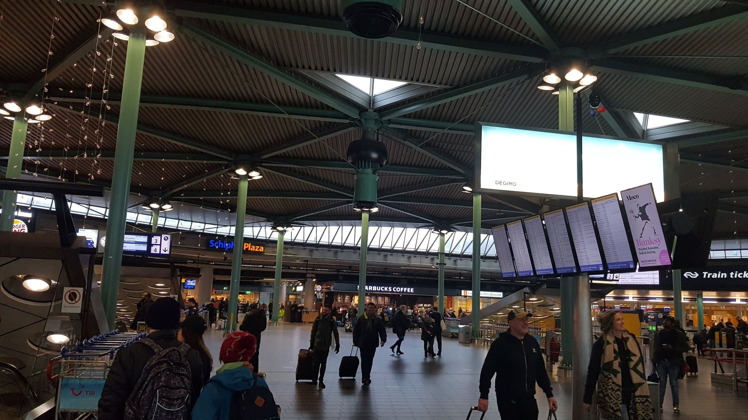 Schiphol Plaza, the central hall of the terminal, in 2020